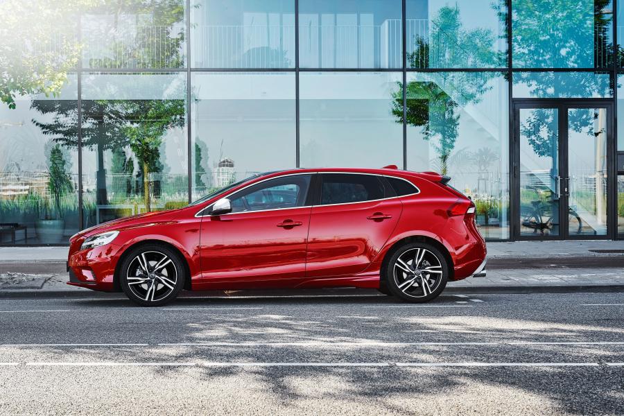  Volvo V40 T4 R-Design 2016 года  (WW) (фото 12 из 13)